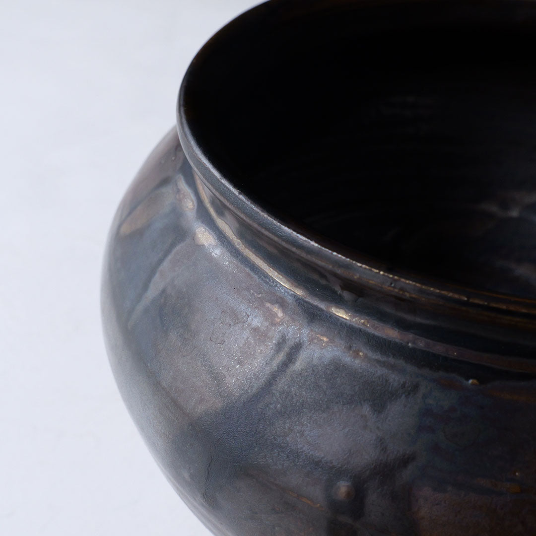 ●24-TY-31窯変黒唐津壺