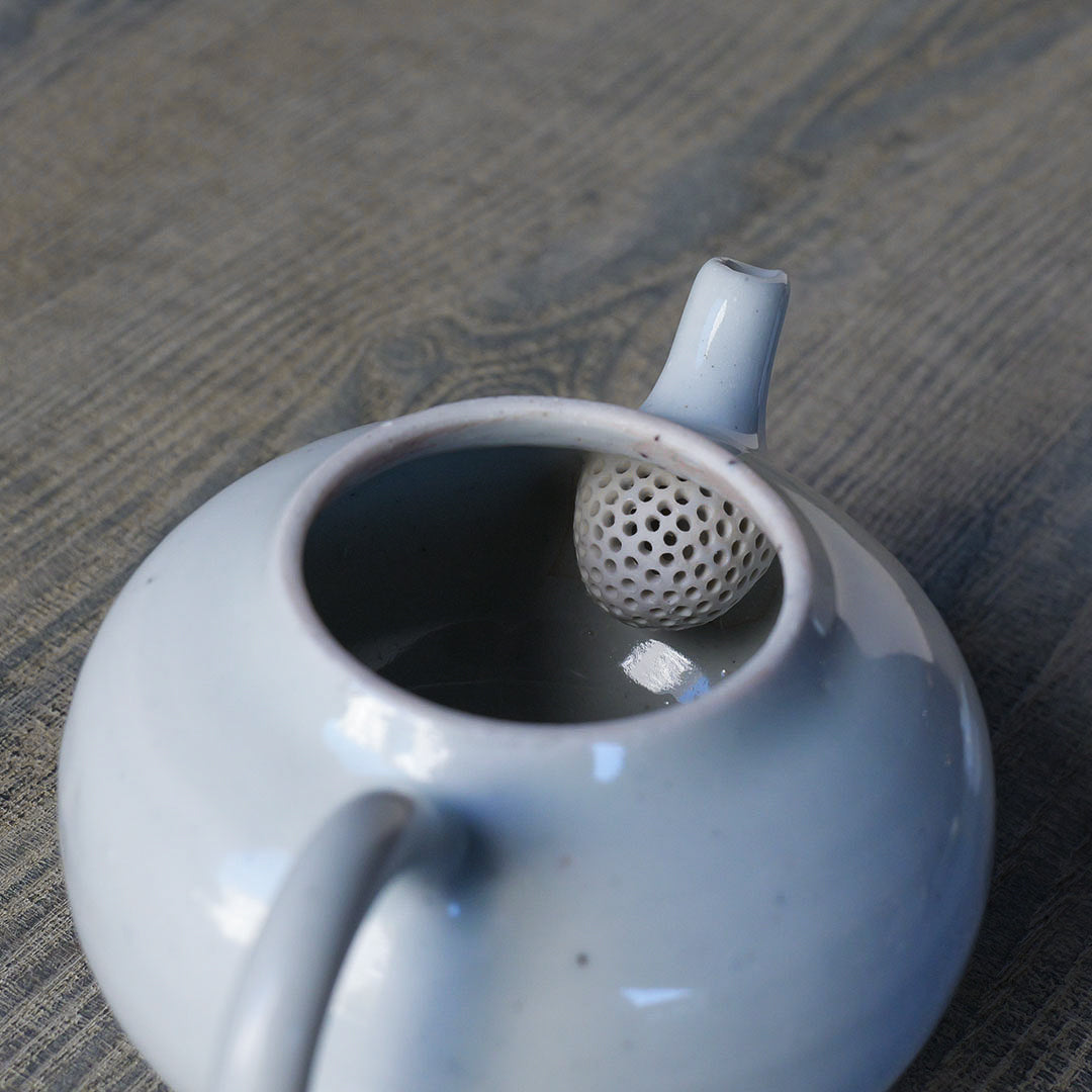 ●24-TS 37 白磁 後手ポット A