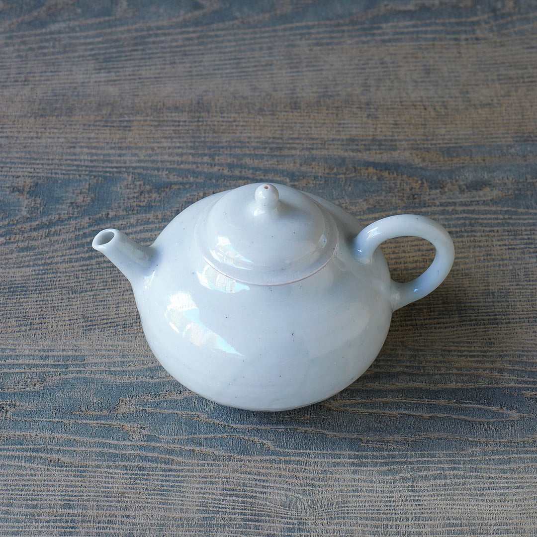 ●24-TS 37 白磁 後手ポット A