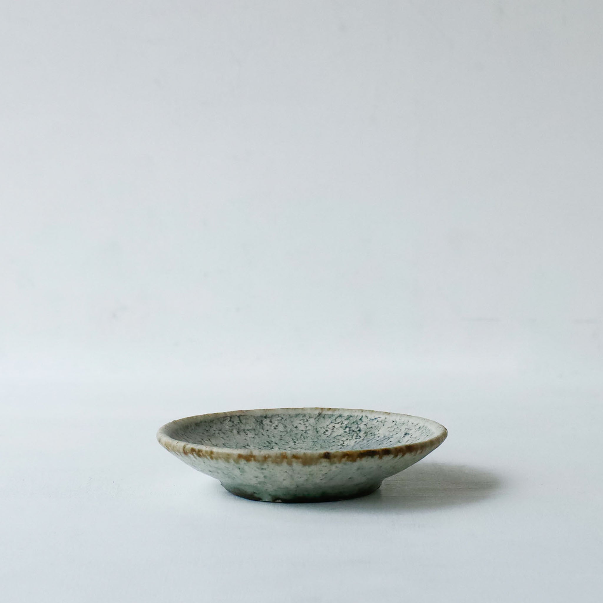 ●26-NT-39 Ash-Glazed Kohiki Mamezara (Mini Plate / φ100)