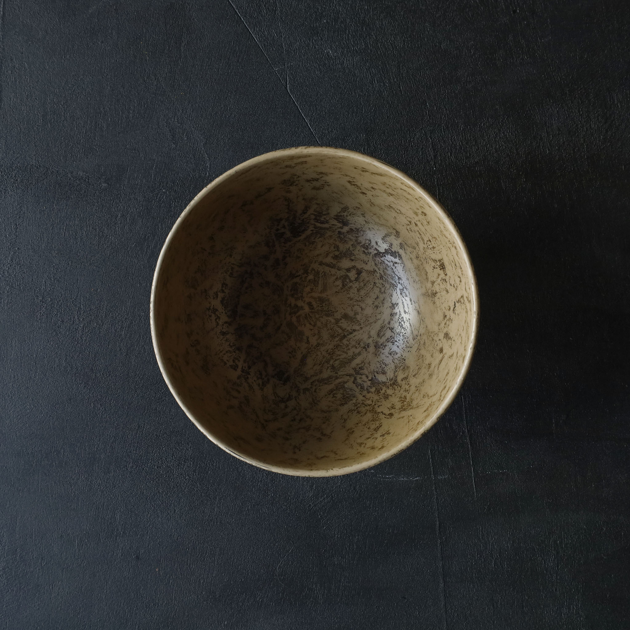 26-AS-3 Tsuzumi-wan (Tsuzumi-shaped Large Bowl) – White