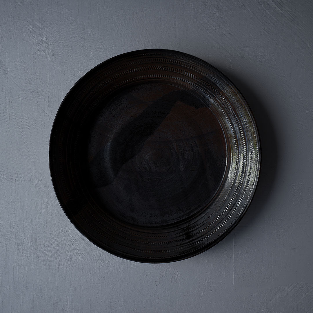 ●25-YT54 Yohen Black Karatsu Large Plate
