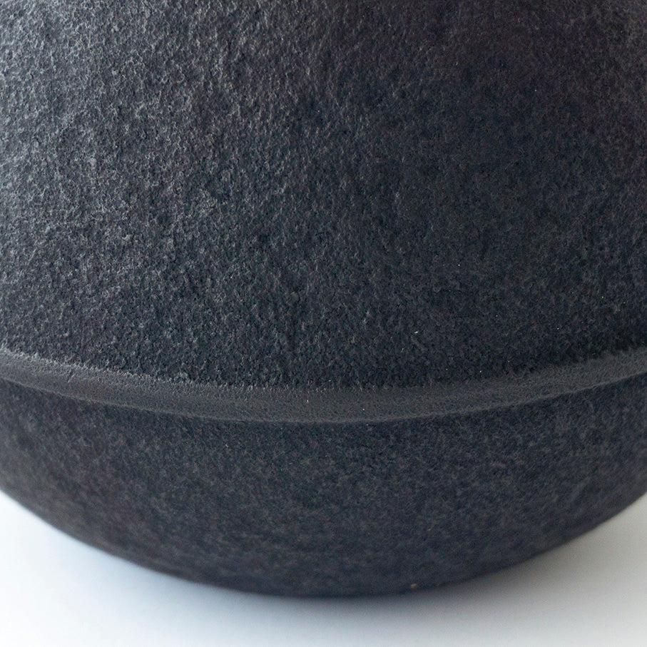 ◆Kukan Chuzo - Egg Cast Iron Teapot with Wooden Lid, Black (Small, with Gift Wrap)