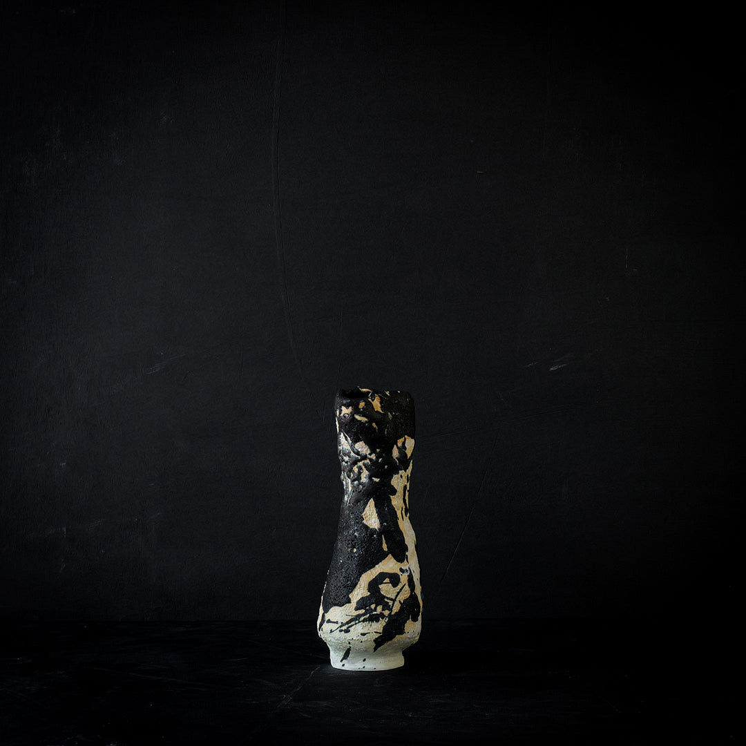 ●25-IY-63黒釉花器