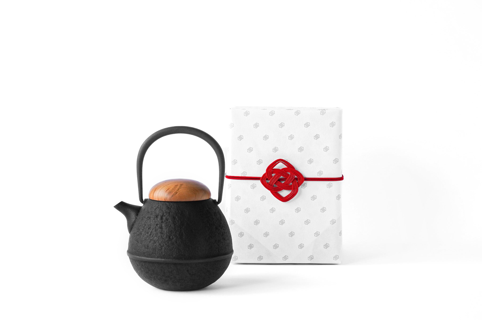 ◆Kukan Chuzo - Egg Cast Iron Teapot with Wooden Lid, Black (Small, with Gift Wrap)