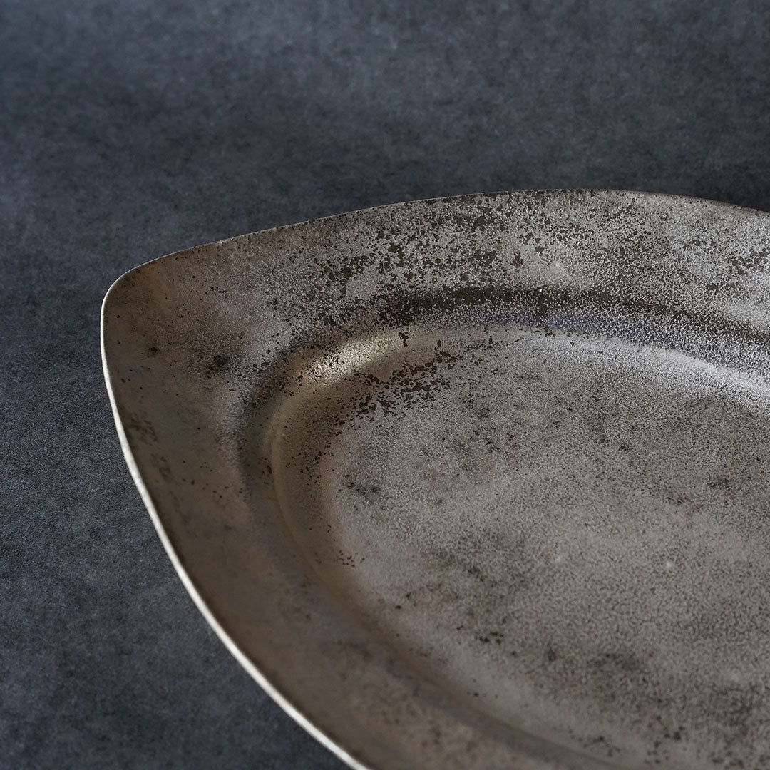 Yuko Ikeda Oval Plate (Medium) Overglazed Silver B