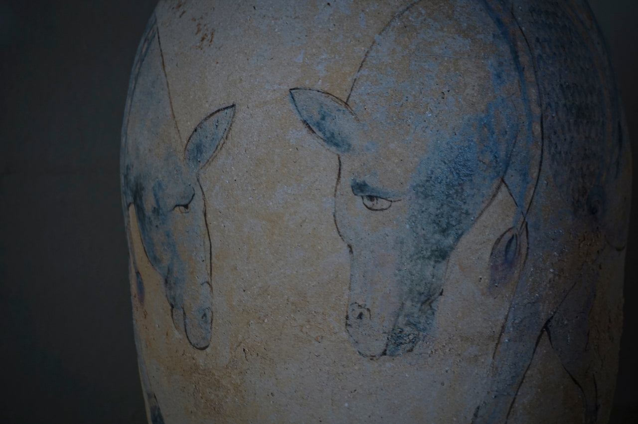 ●25-IM31 Large Painted Grayware Jar – Pegasus