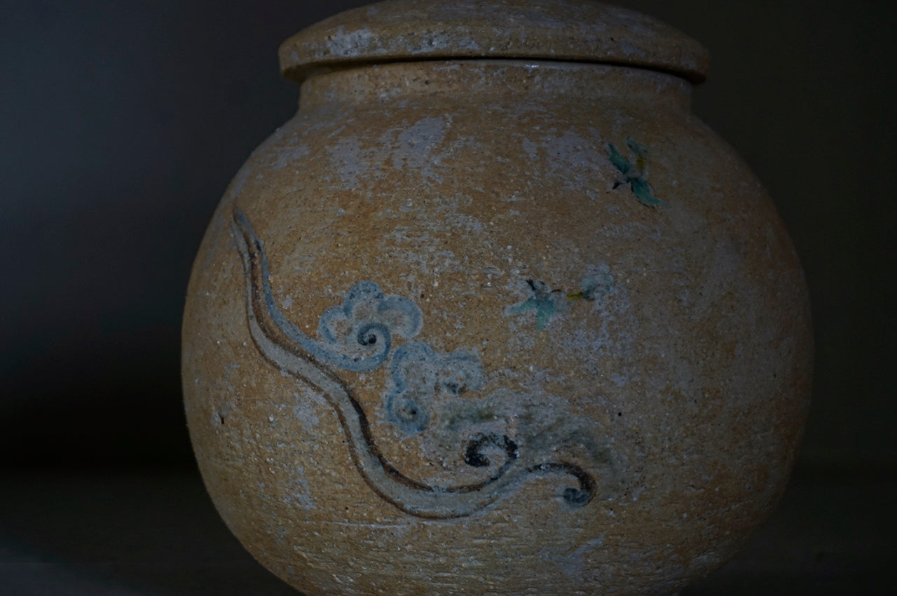 ●25-IM62 灰陶加彩茶壺(雲流)