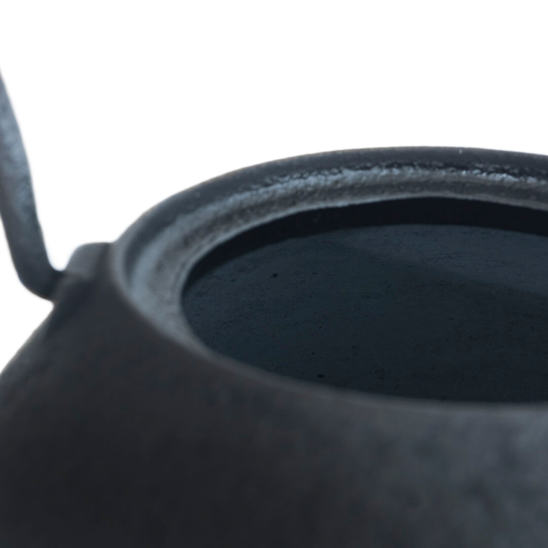 ◆Kukan Chuzo - Egg Cast Iron Teapot, Black (Small, with Gift Wrap)