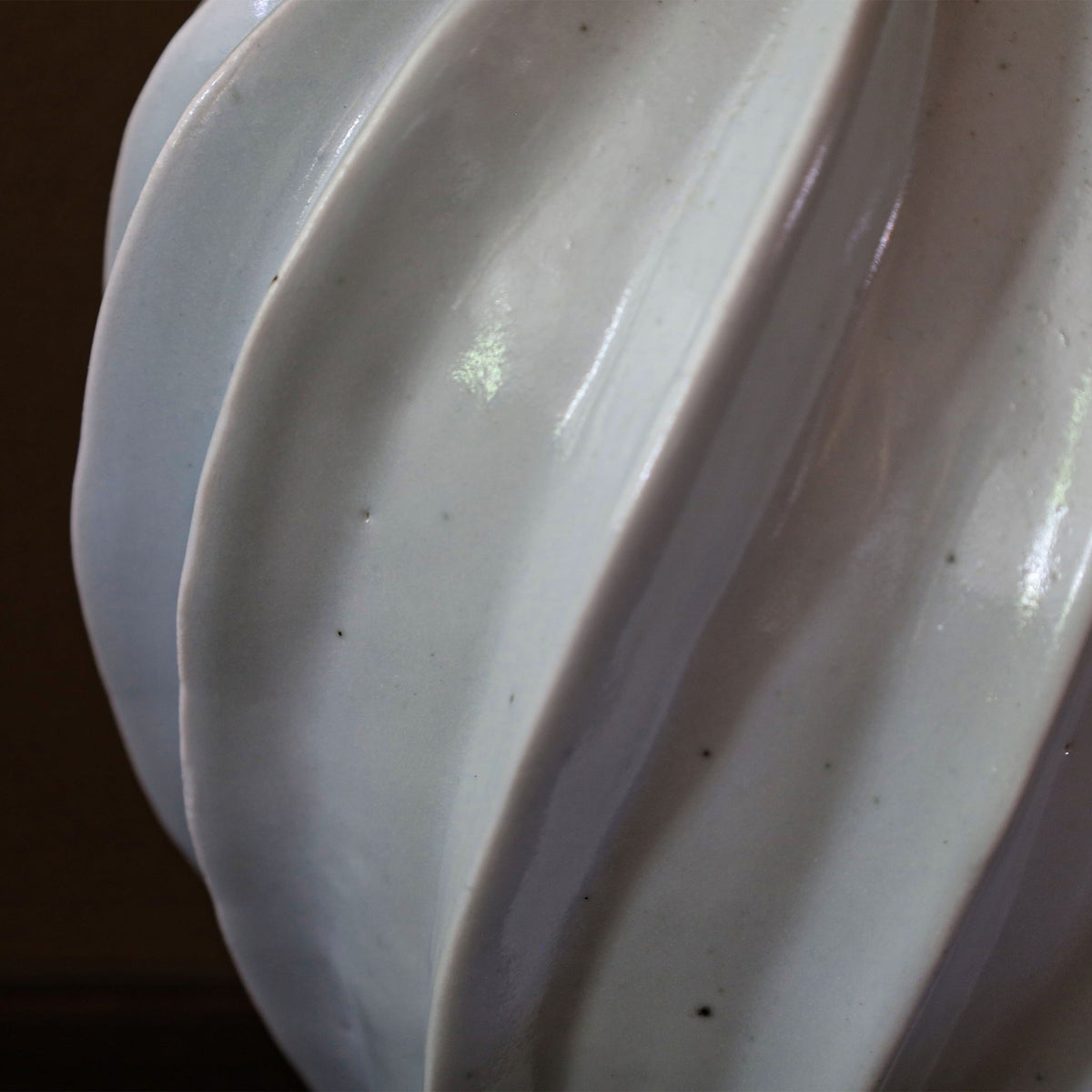 26-17 Shiro Shimizu, Iguro Porcelain Stone, Blue-and-White Porcelain, Relief-Line Jar