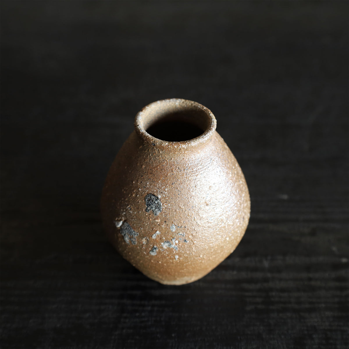 25-18 Shiro Shimizu, Umamachi Clay, Yakishime Tea Container