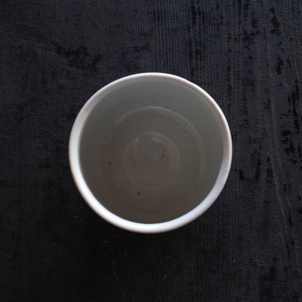 26-20 Shiro Shimizu, Iguro Porcelain Stone, Blue-and-White Porcelain Chawan