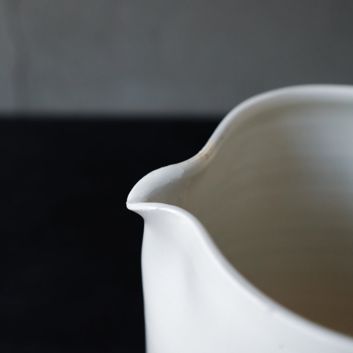 ●26-HN-20 Pitcher S White