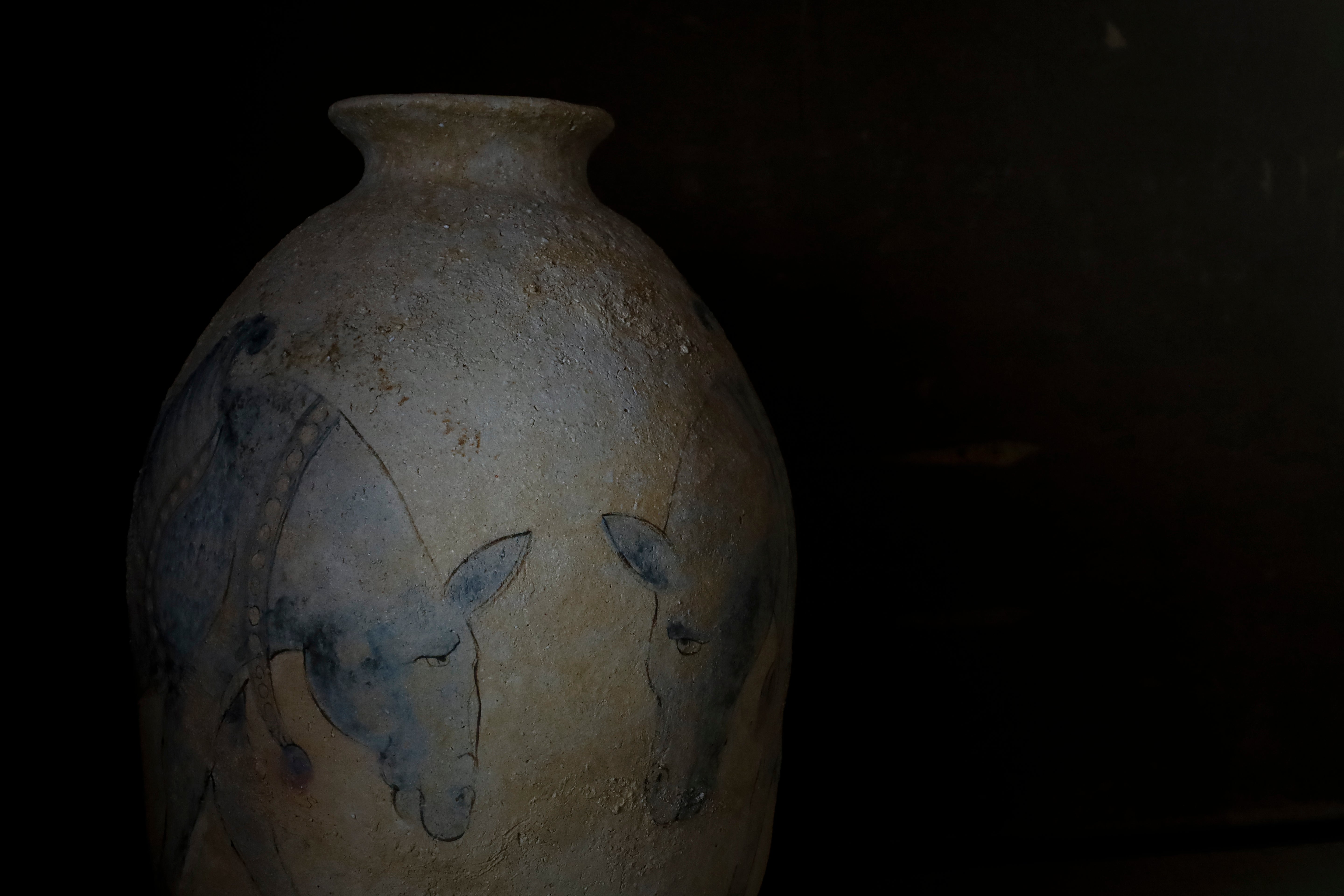 ●25-IM31 灰陶加彩大壺(天馬)