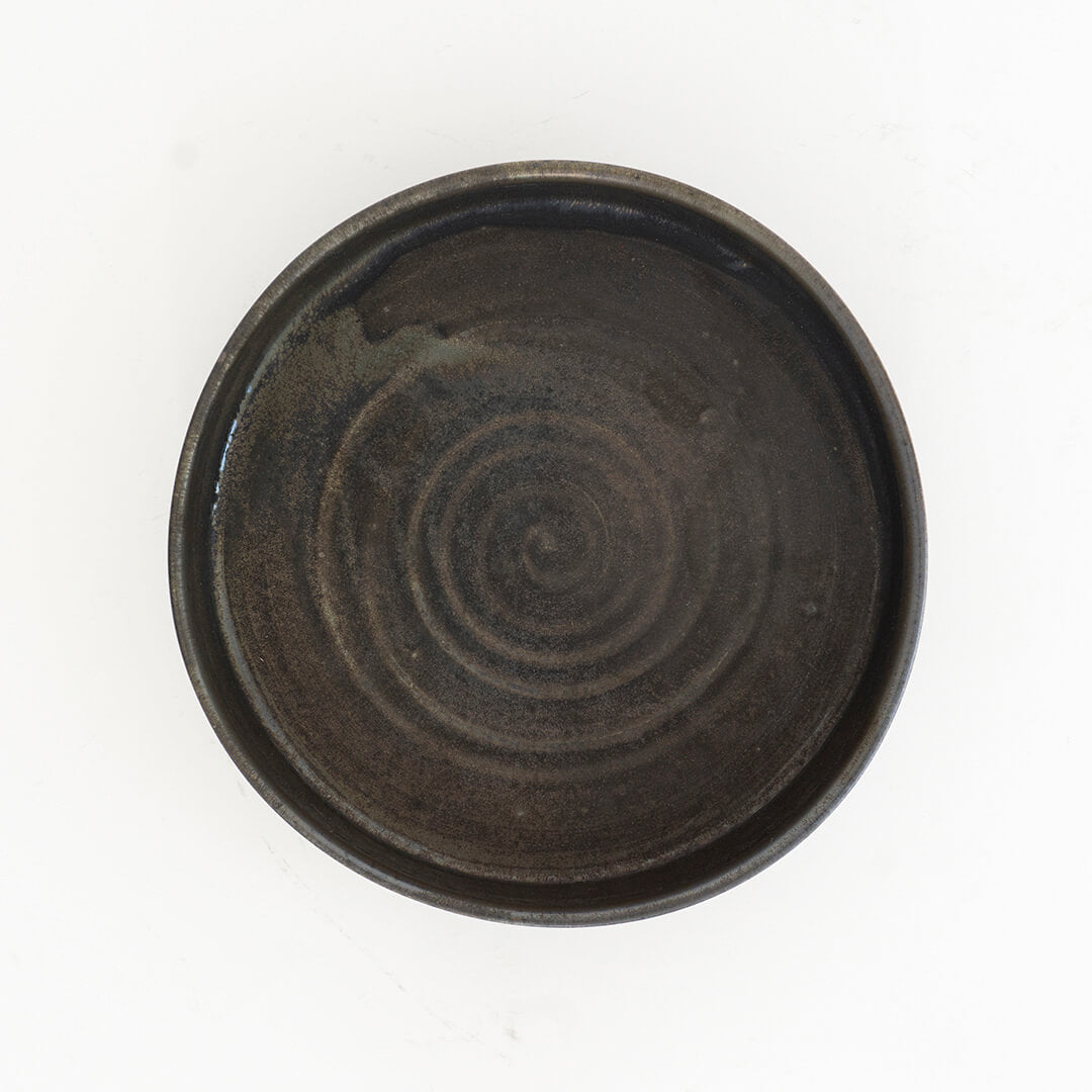 Yukiko Kiln 21cm Flat Bowl Black Karatsu