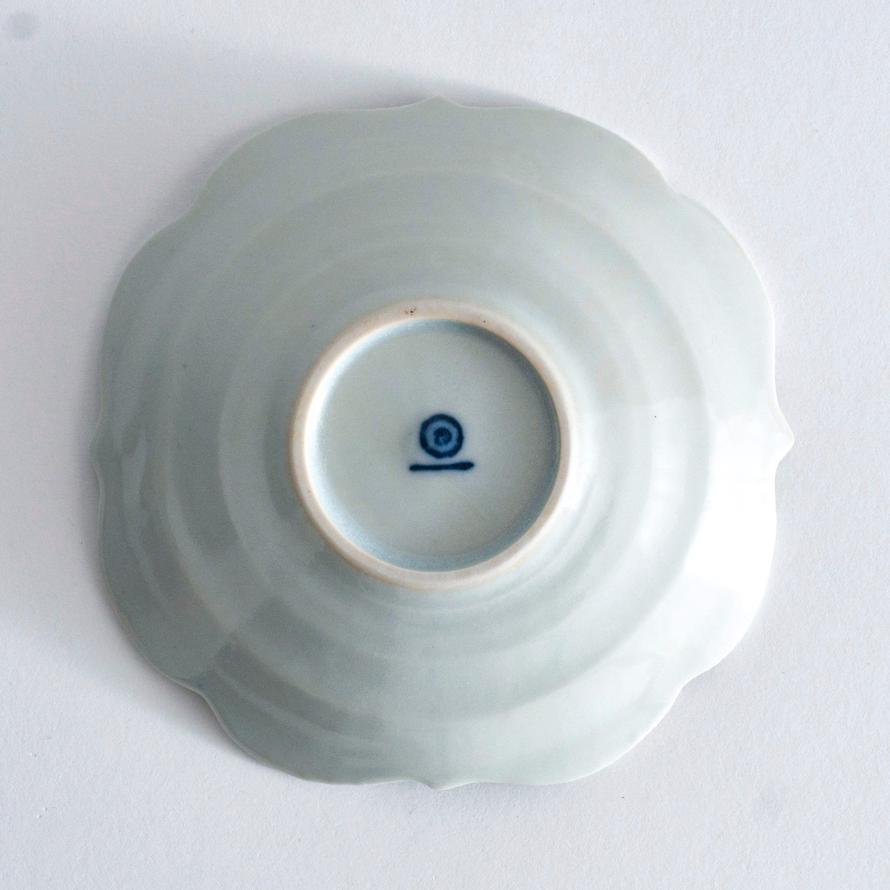 Yazaemon Kiln - Four-ridged Small Plate, Old White Porcelain