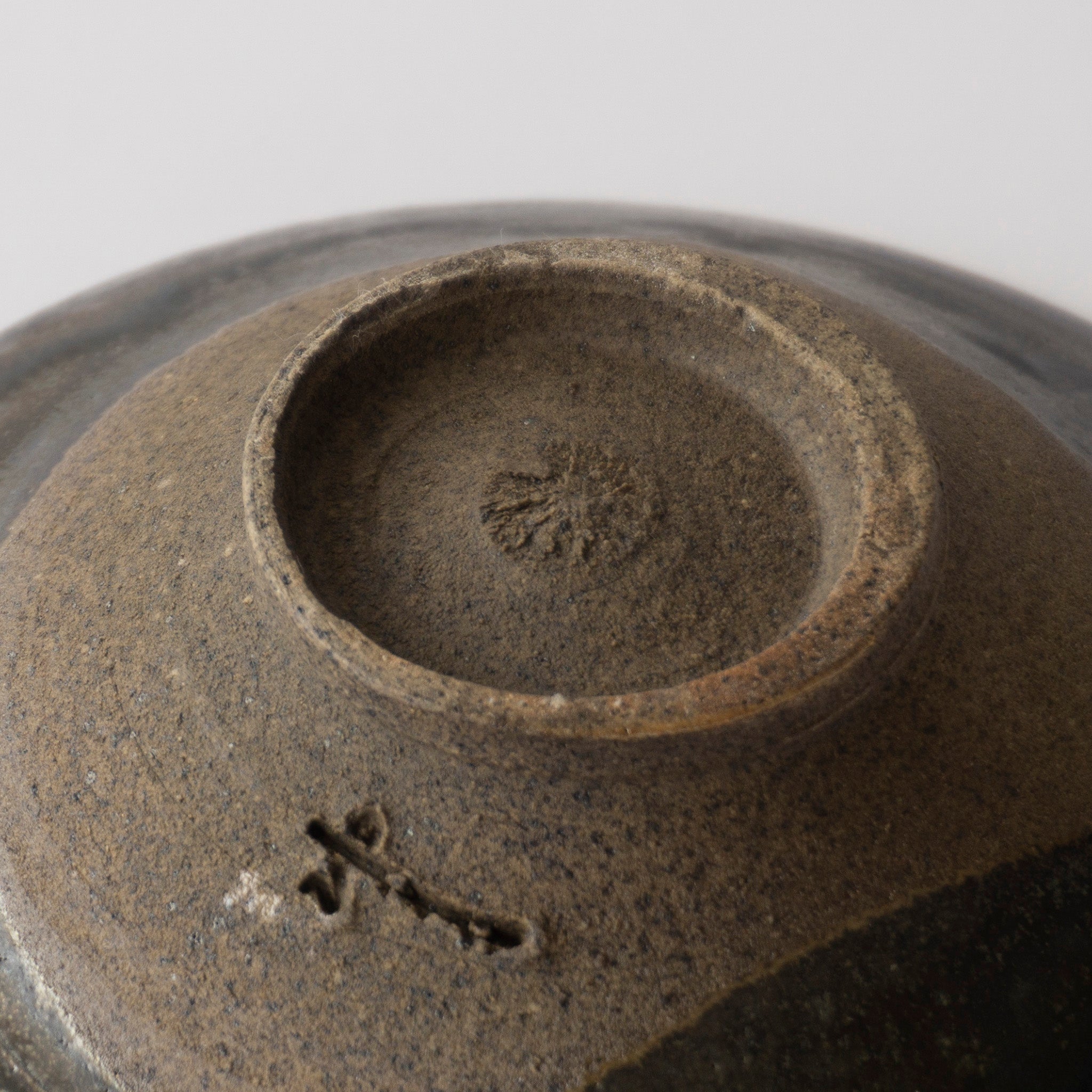 Yukiko Kiln 15cm Plate "Kuro (Black)-Karatsu"