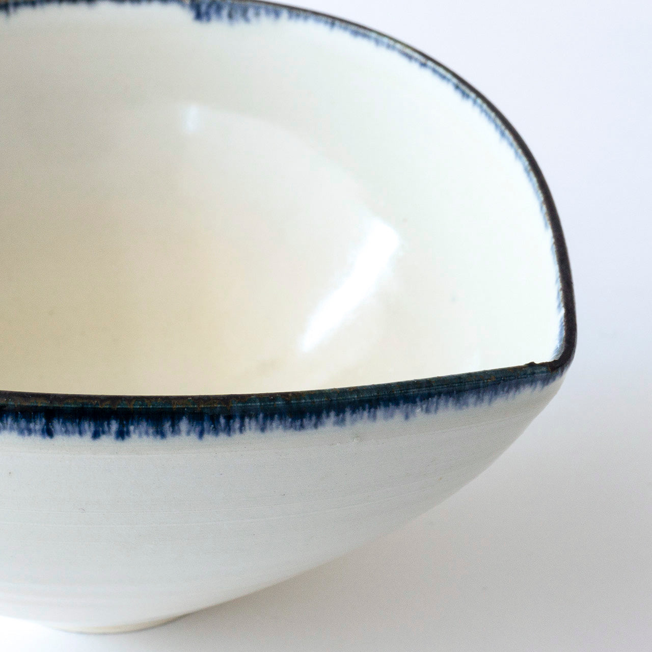 Almond Bowl S Blue Rim