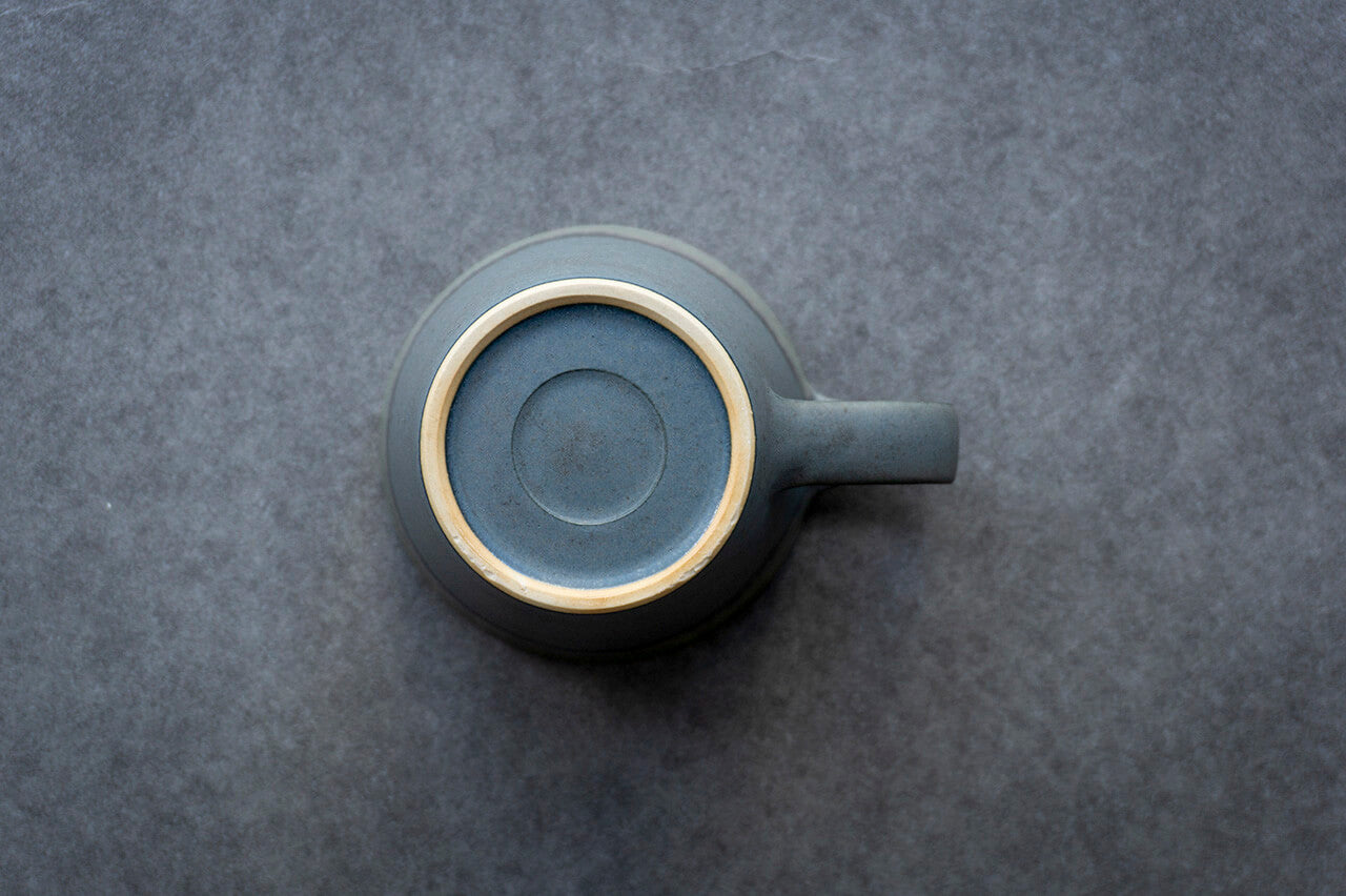 安藤由香 マグカップ 台形 NV