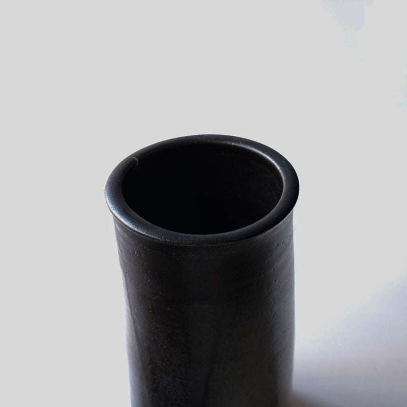 ●25-YT10 黒唐津 筒器