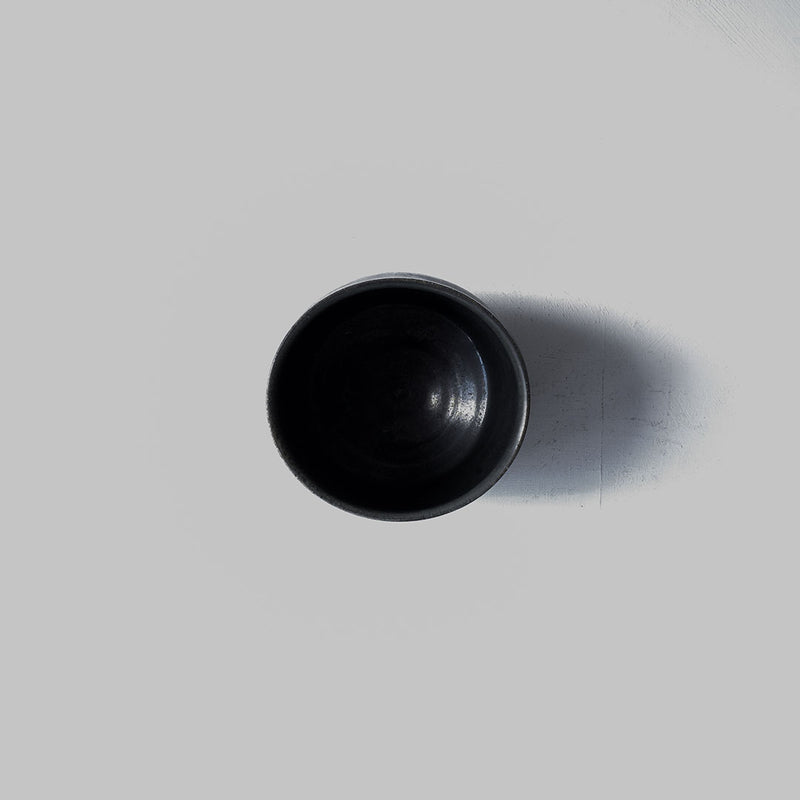●25-YT134 黒唐津 筒茶碗