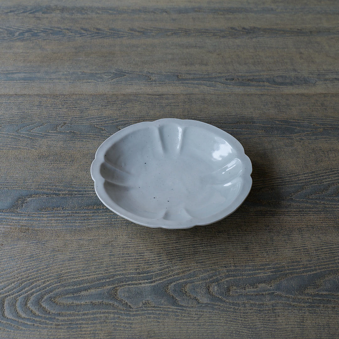 ●24-TS 24 白磁  型打ちりんか6.5寸鉢