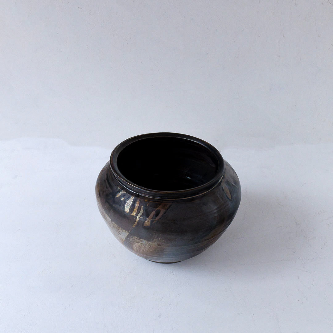 ●24-TY-31窯変黒唐津壺