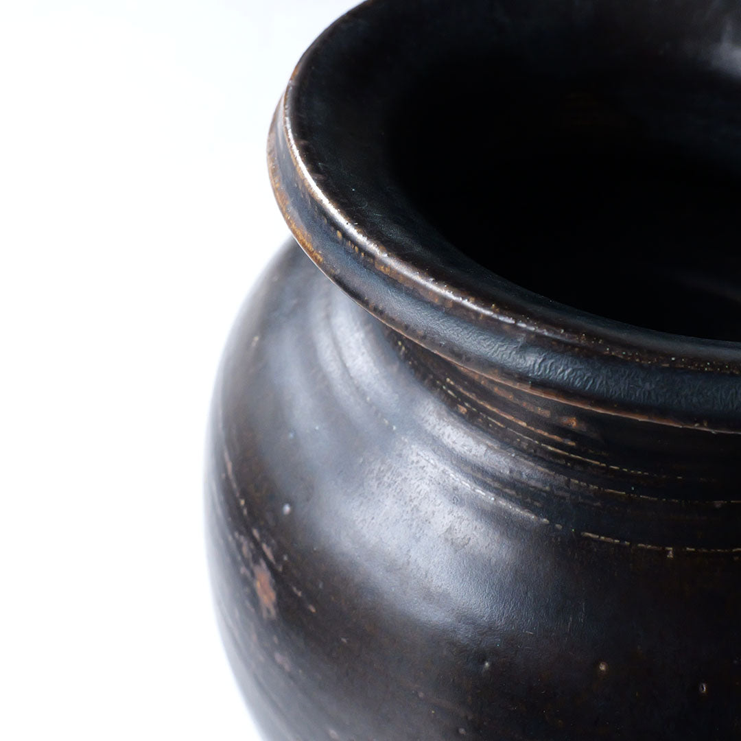 ●24-TY-32窯変黒唐津壺