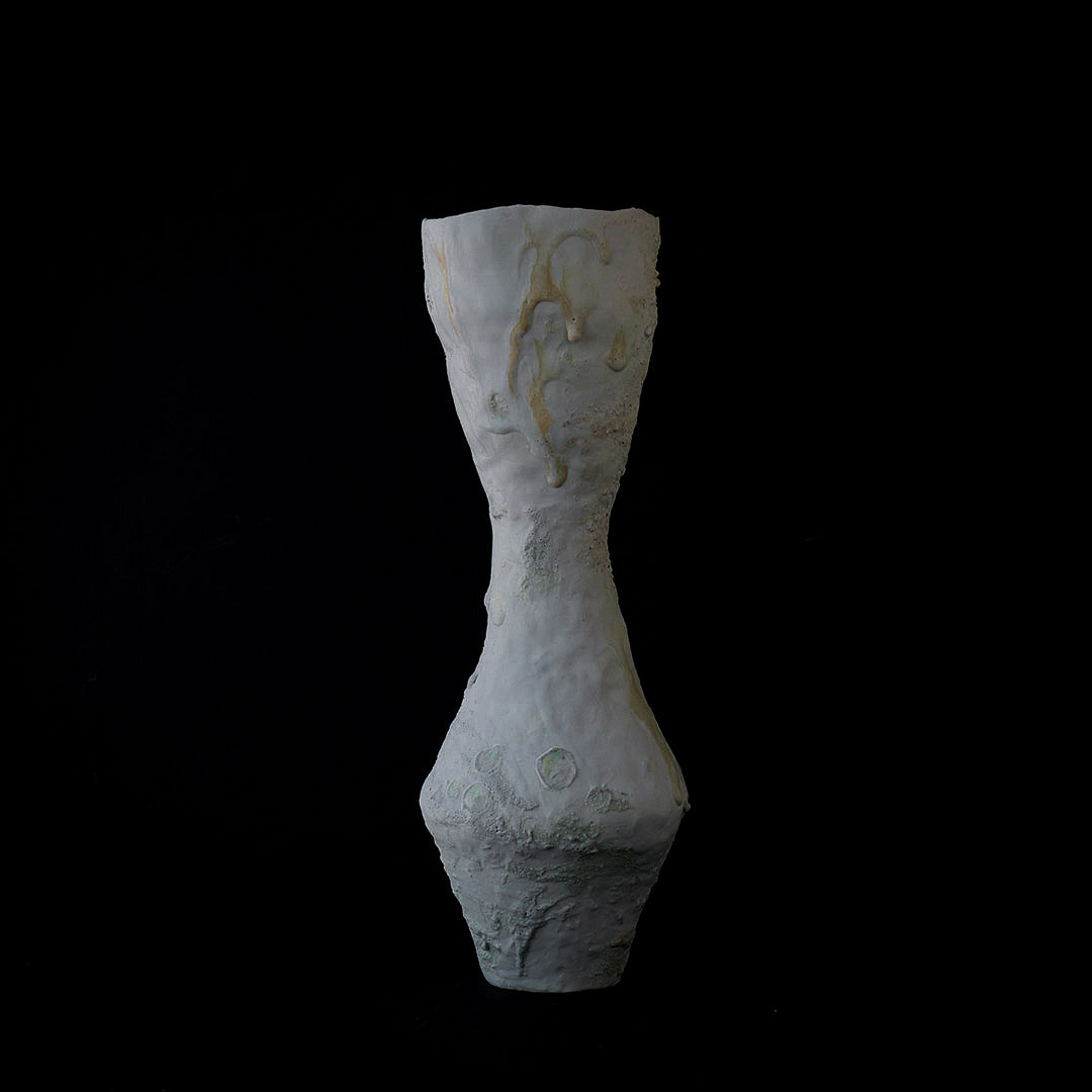 ●25-IY-47白系背高花器