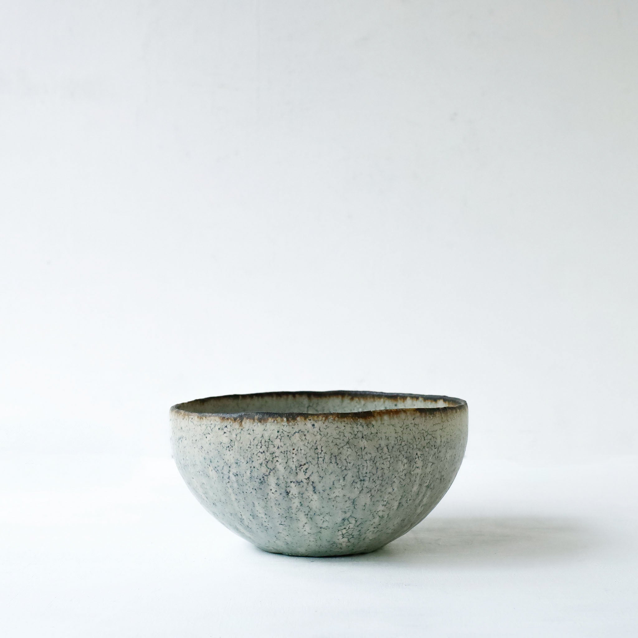 ●26-NT-48 Ash-Glazed Kohiki Tawami (Warped) Bowl