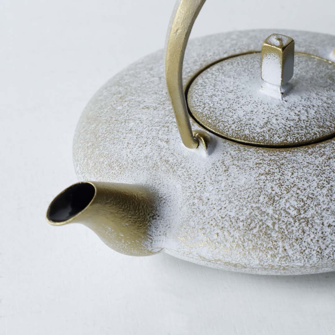 空間鋳造 鉄急須 Moon 小 白金色 縞細工鉉(桐箱入り)