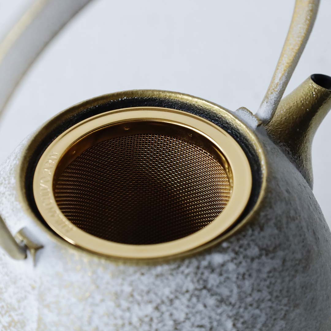 空間鋳造 鉄急須 Egg 小 白金色 縞細工鉉(桐箱入り)