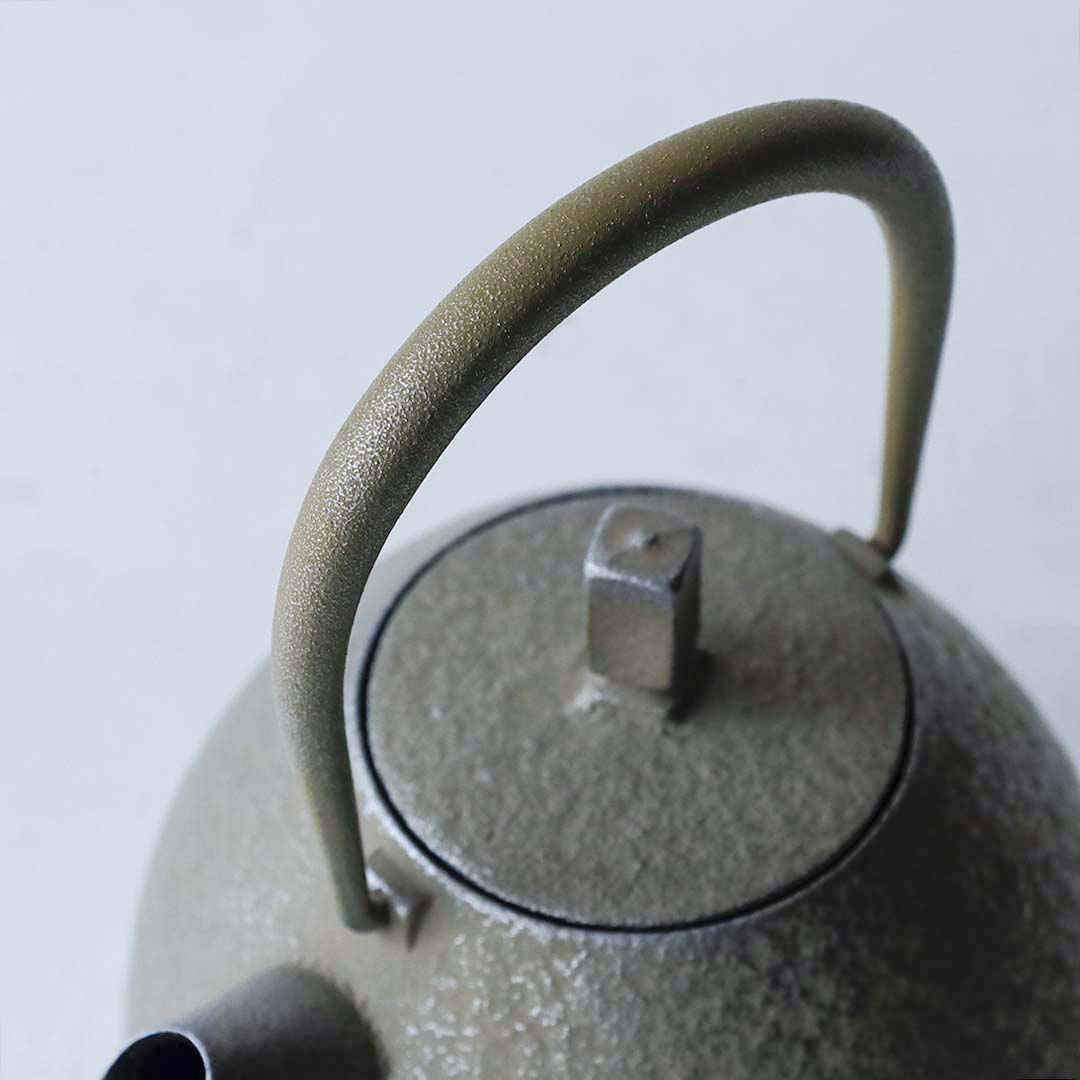 空間鋳造 鉄急須 Egg 中 Greige 鉄蓋+木蓋(イタヤカエデ)