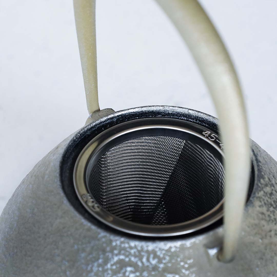 空間鋳造 鉄急須 Egg 中 Greige 鉄蓋+木蓋(イタヤカエデ)