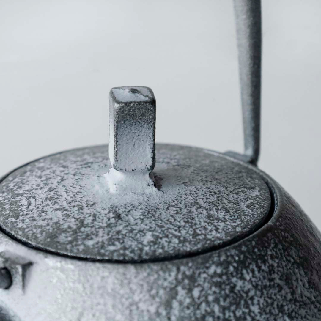 空間鋳造 鉄急須 Egg 小 Snow 鉄蓋+木蓋(イタヤカエデ)