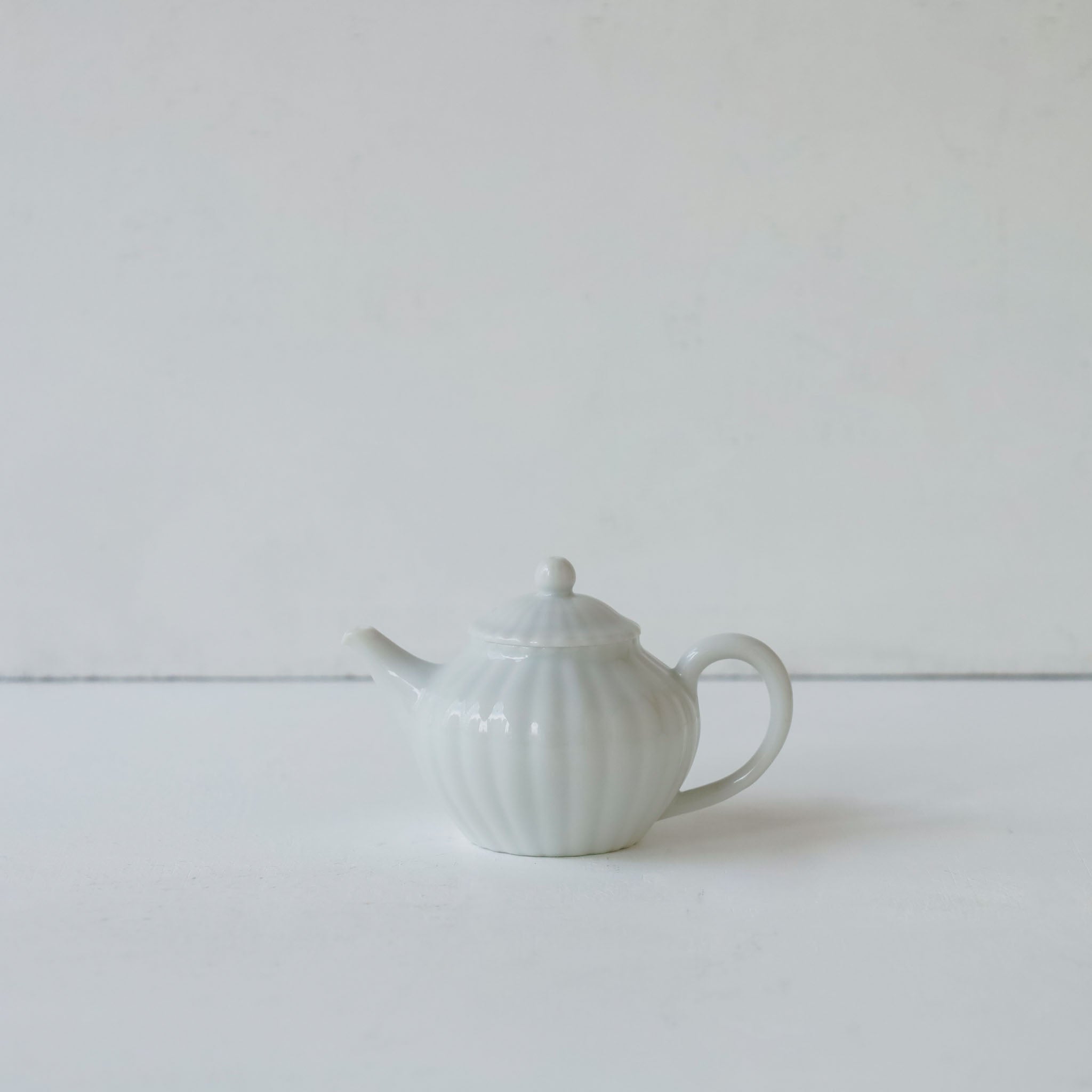 村上雄一 白磁茶壺 輪花