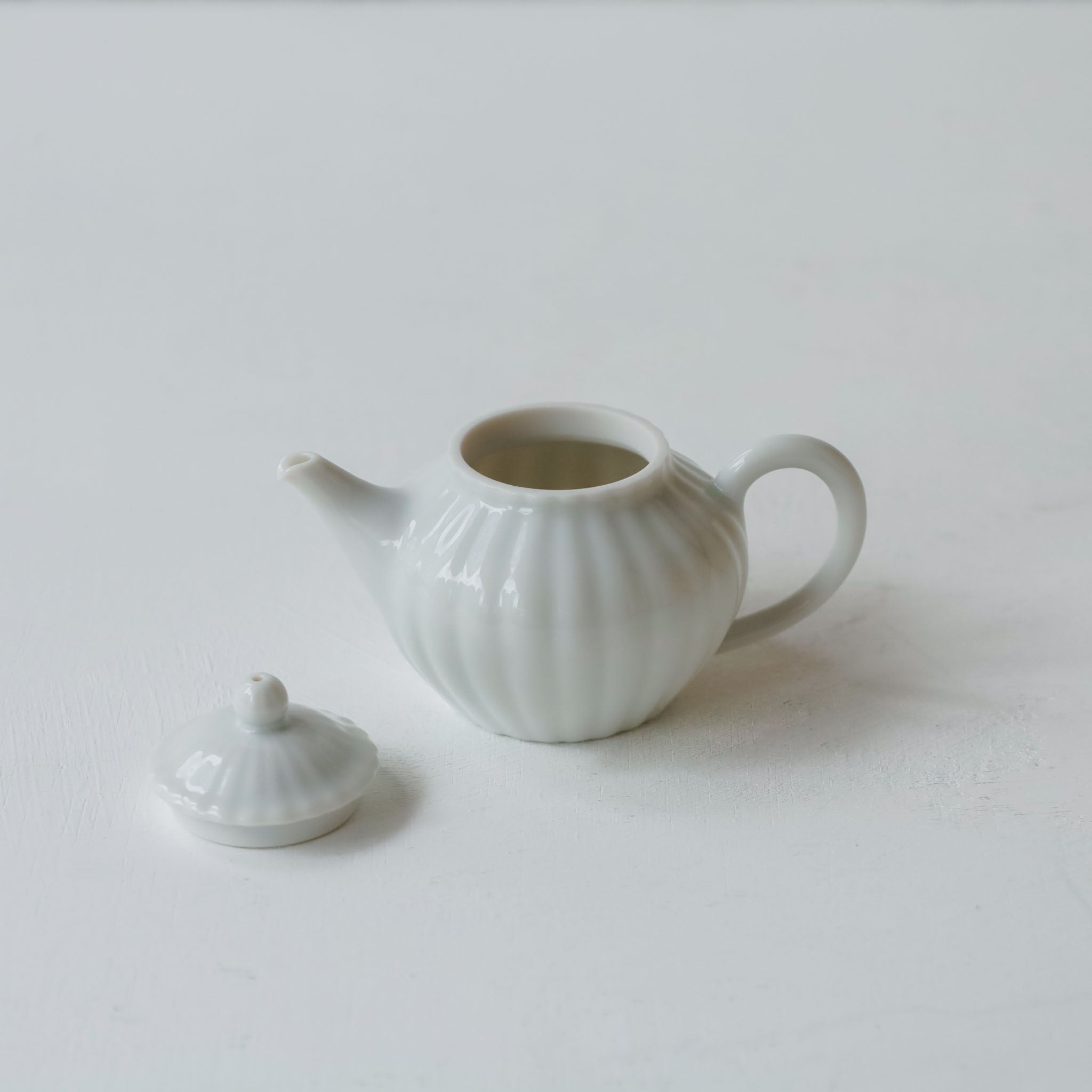 村上雄一 白磁茶壺 輪花