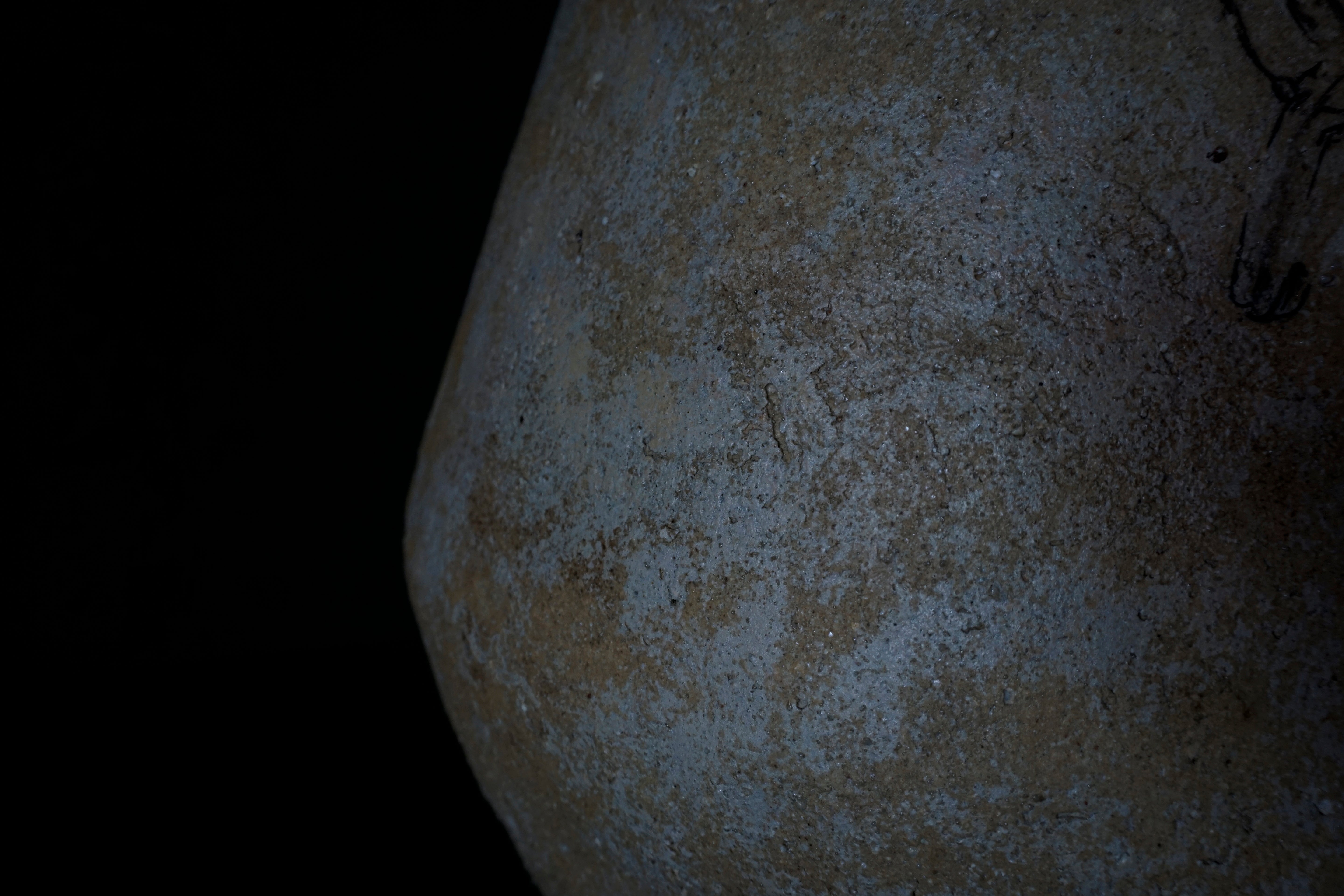 ●25-IM57 灰陶加彩壺(旅人)