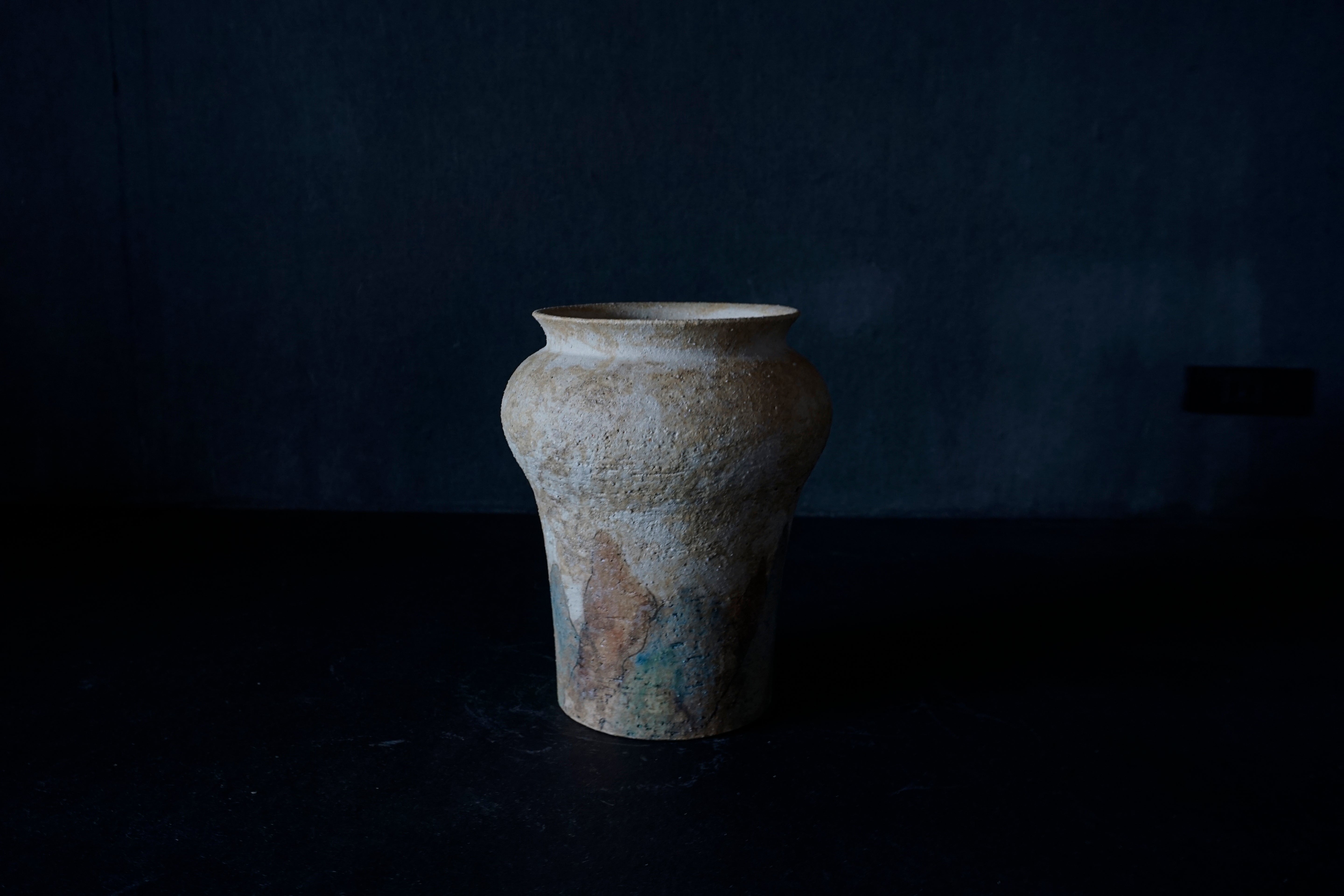 ●25-IM28 灰陶加彩壺(馬)