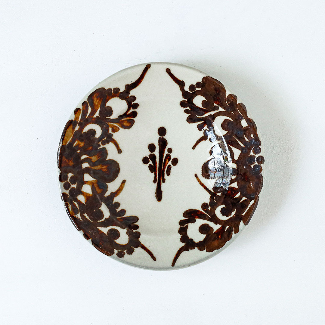 陶房眞喜屋 5寸皿 キクカラクサ  鉄絵