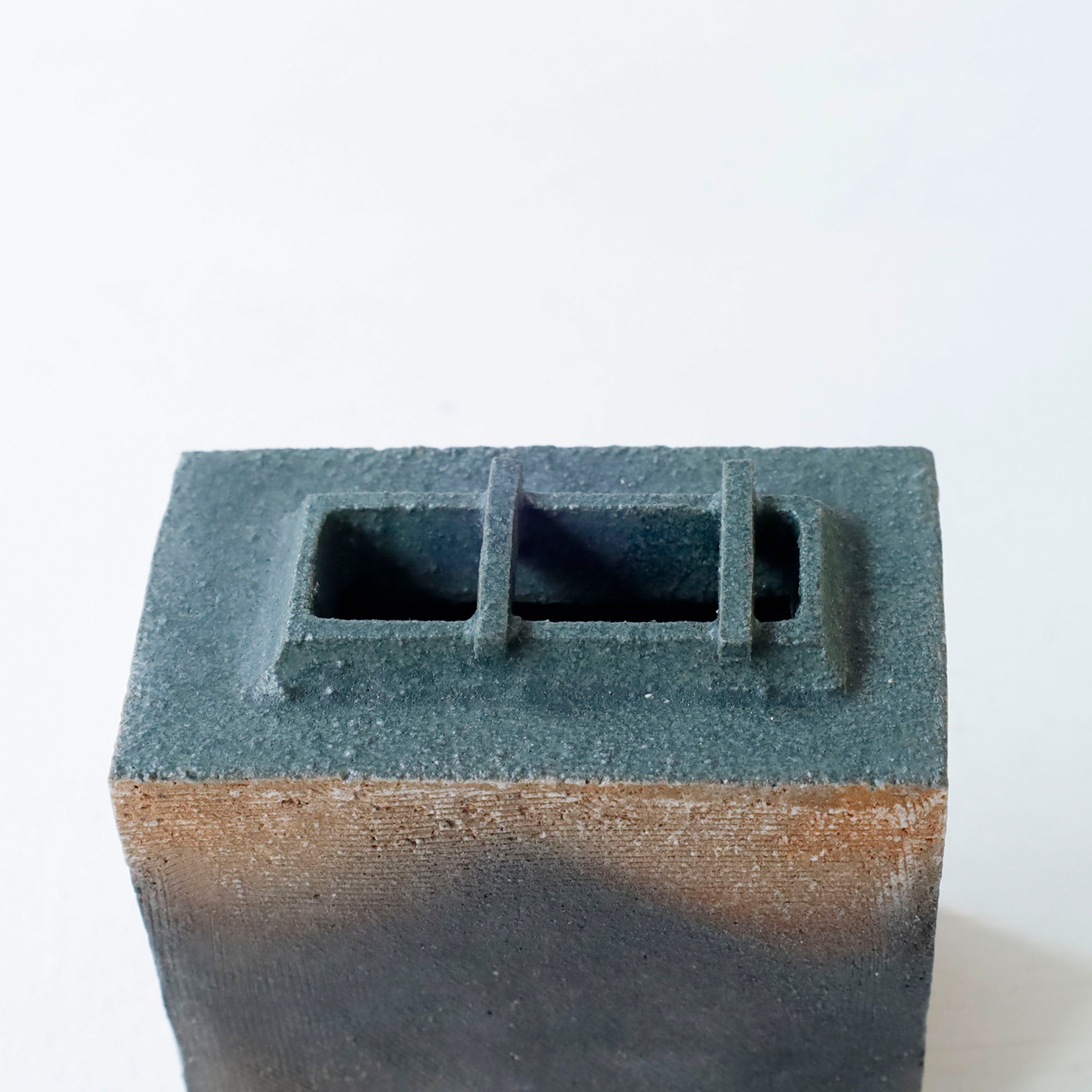 ●26-NT-75 "Tankas" (Carbonization) Block Vase