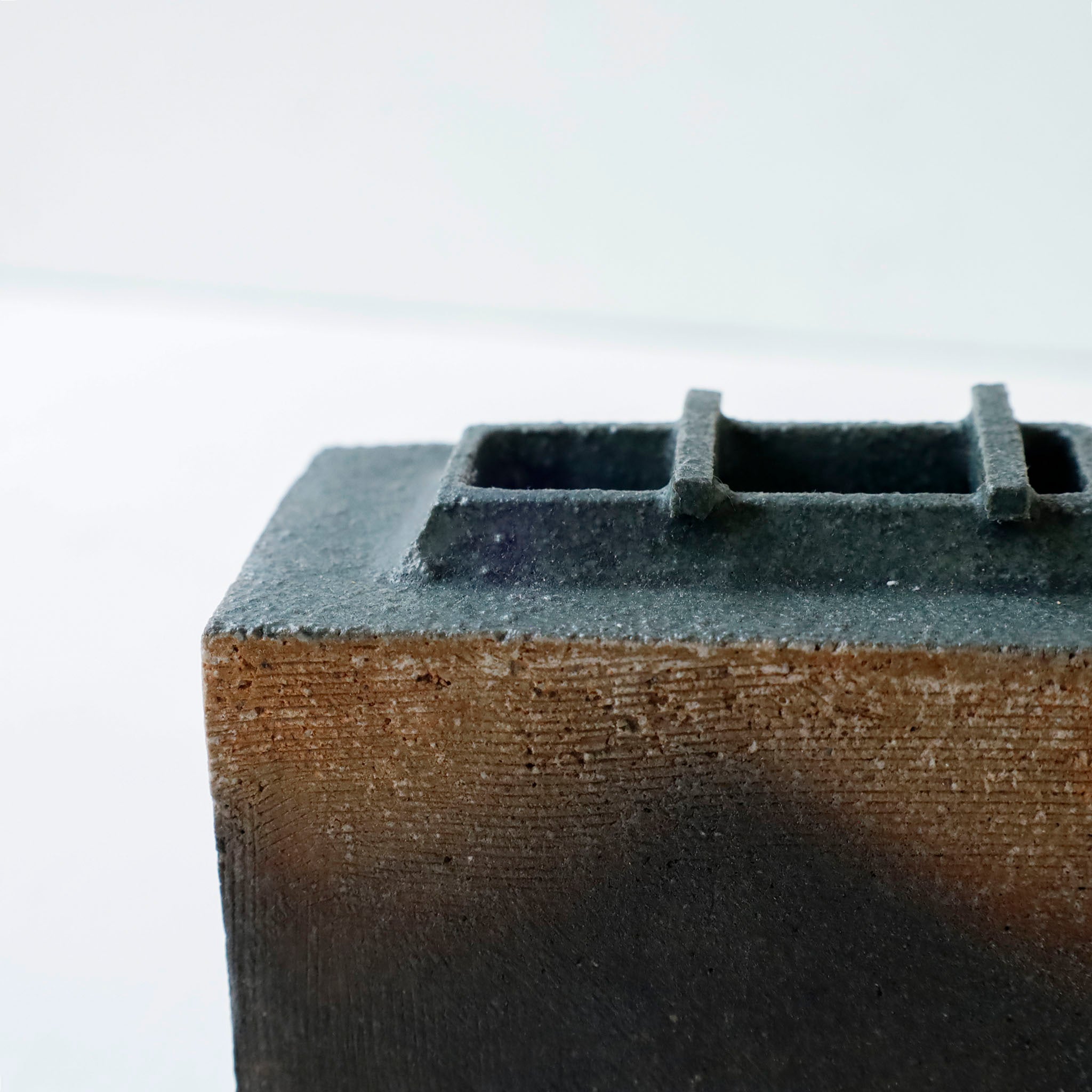 ●26-NT-75 "Tankas" (Carbonization) Block Vase