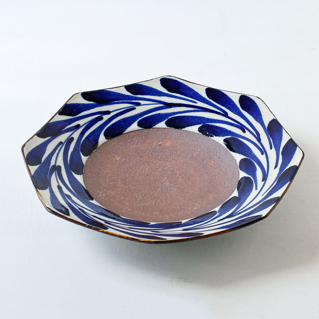 陶房眞喜屋 八角7寸皿 ソテツ