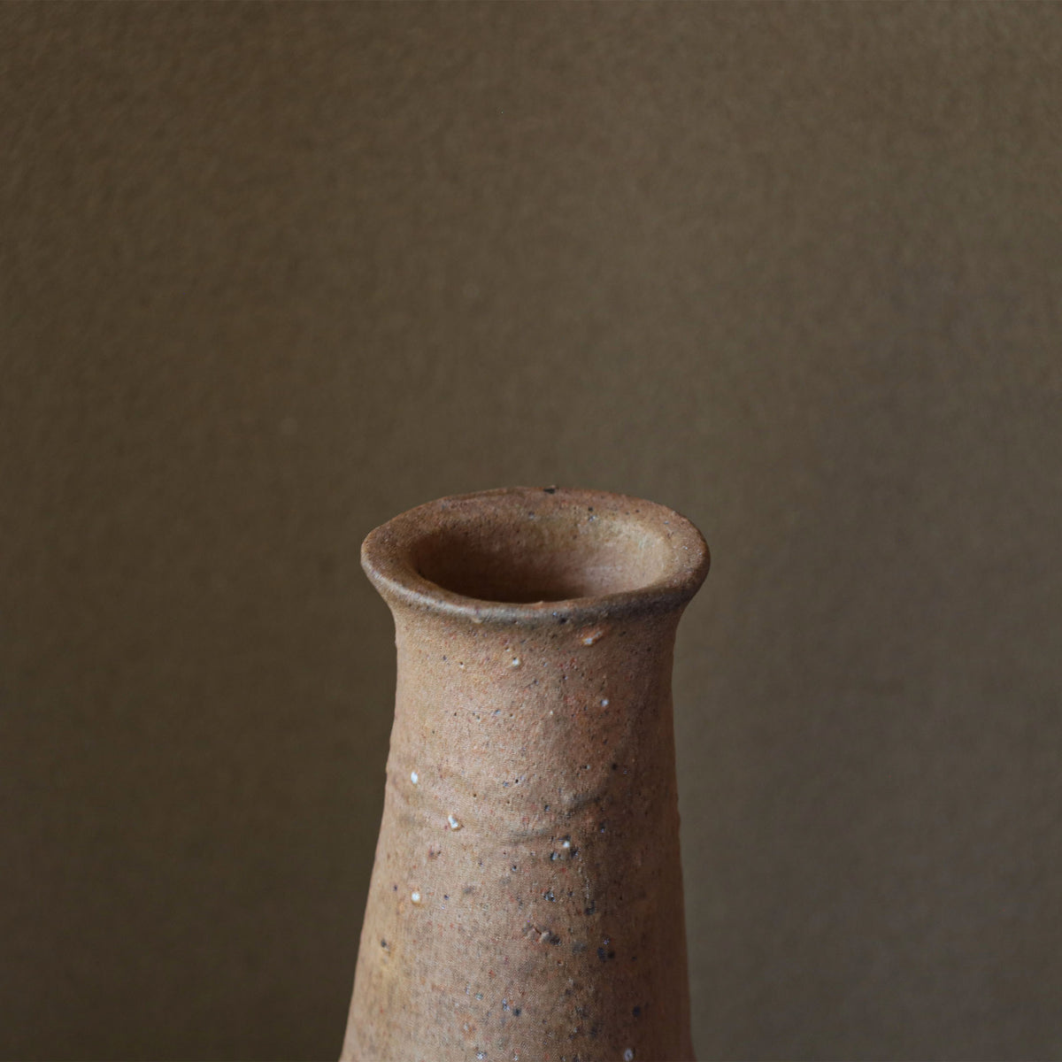 25-33 Shiro Shimizu, Karatsu-Nuri Clay, Flower Vase