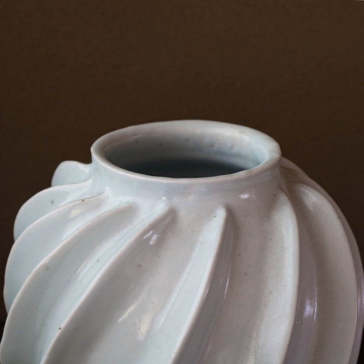 26-17 Shiro Shimizu, Iguro Porcelain Stone, Blue-and-White Porcelain, Relief-Line Jar