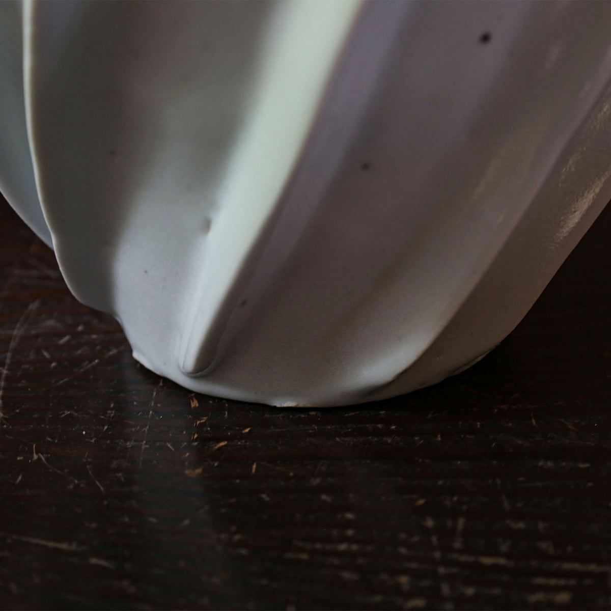 26-17 Shiro Shimizu, Iguro Porcelain Stone, Blue-and-White Porcelain, Relief-Line Jar