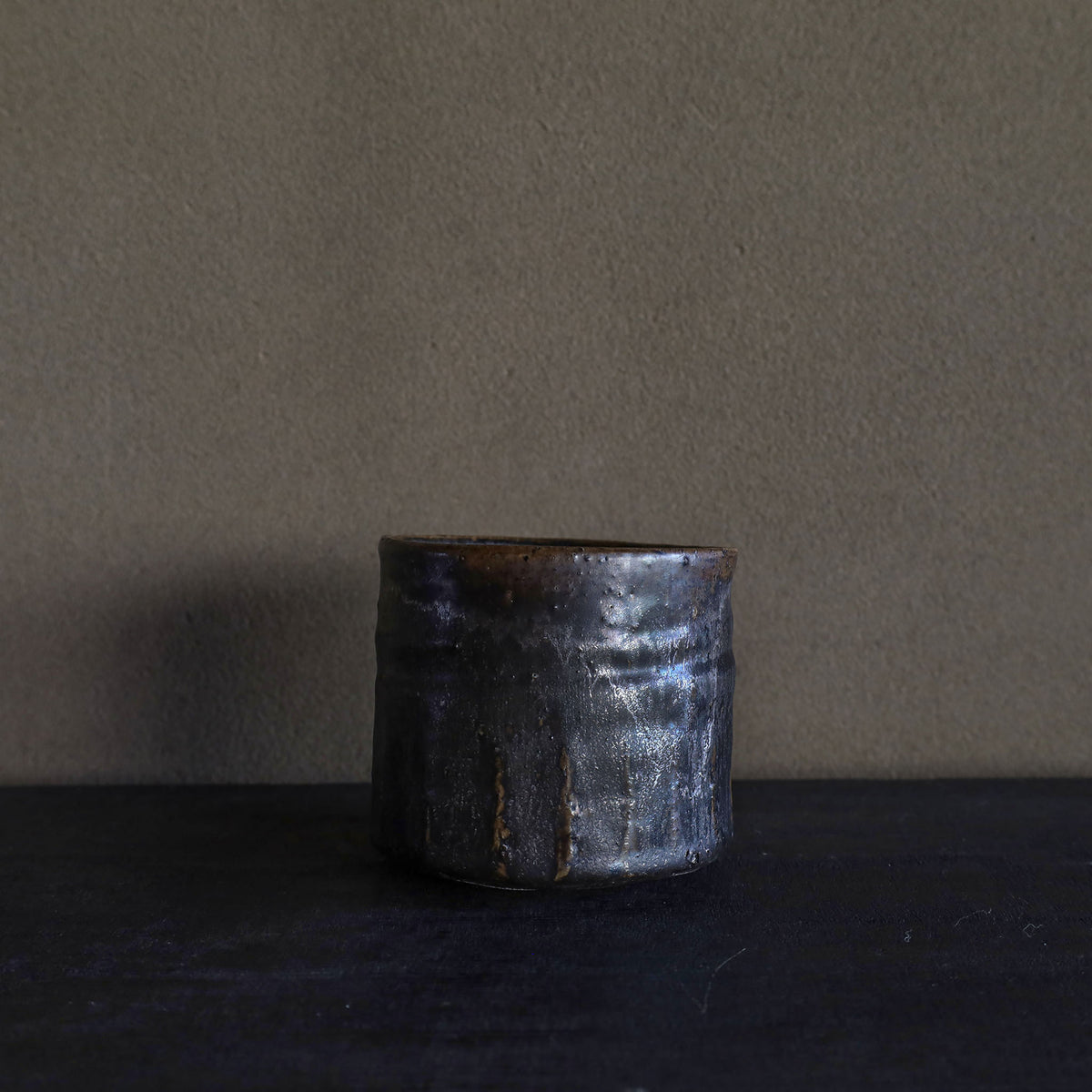 26-23 Shiro Shimizu, Iron Glaze, Silver Decoration, Stacked-Fired Chawan