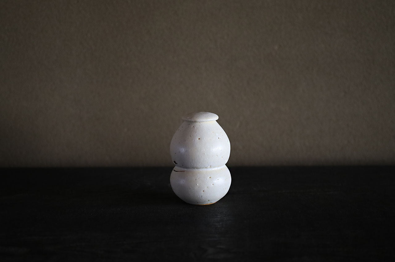 船串篤司 茶入れ 白