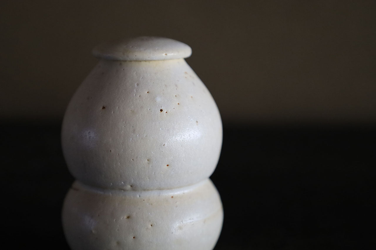 船串篤司 茶入れ 白