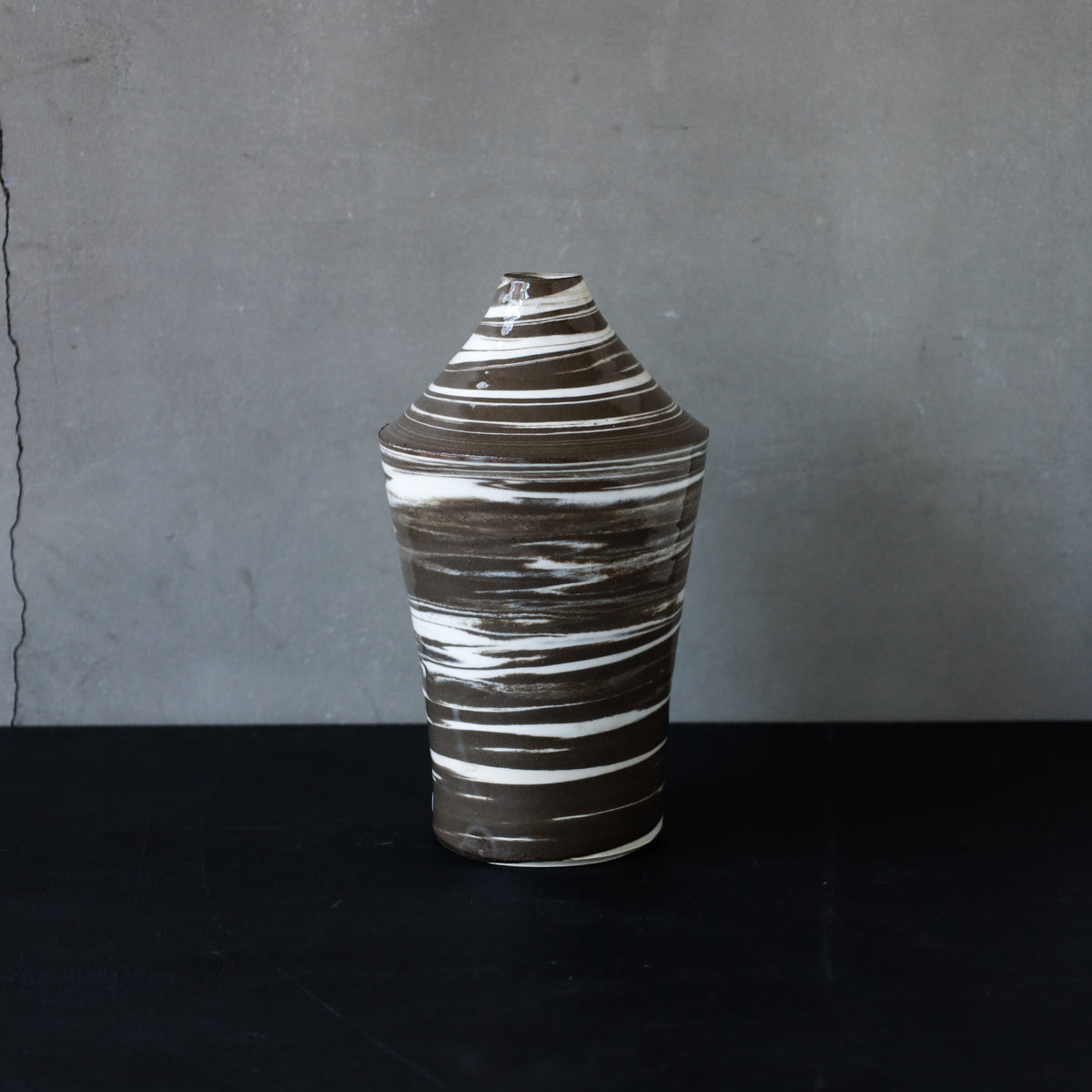 ●26-HN-13 Bottle Vase Marble